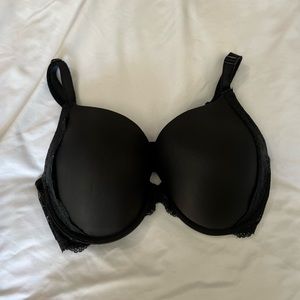 VS Victoria’s Secret black lace bra